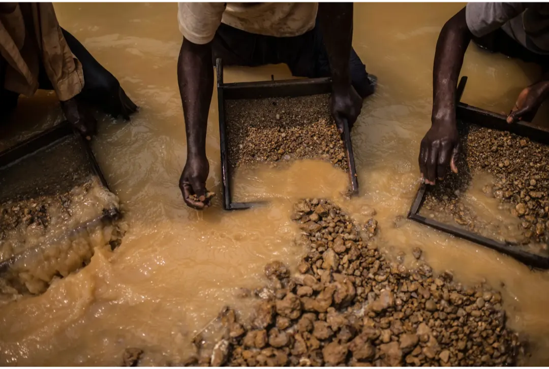 Conflict diamond mining